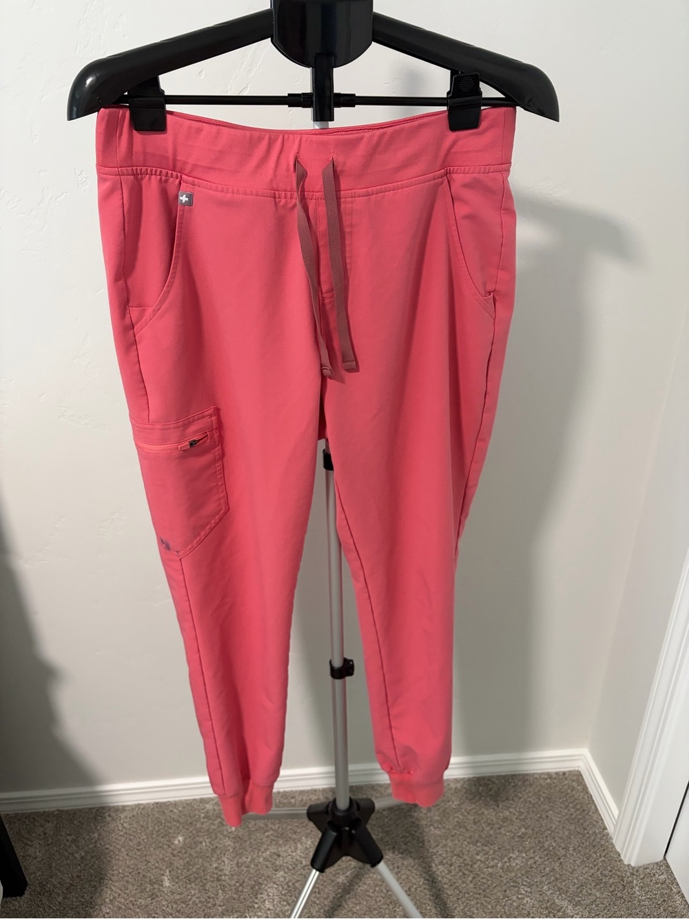 Figs Technical Collection Coral Scrub Joggers Size Medium